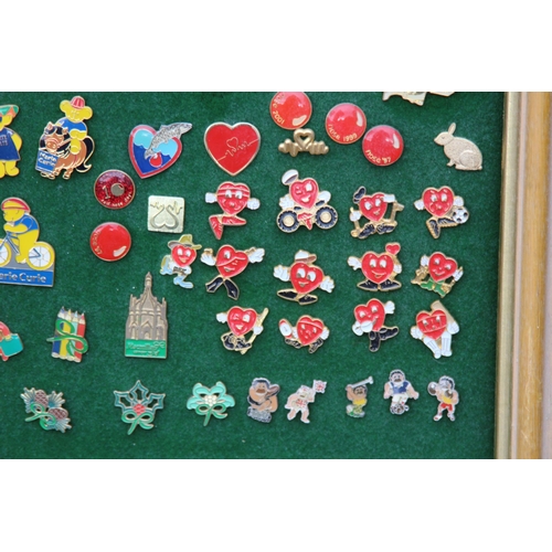 828 - LARGE QUANTITY OF VINTAGE AND MODERN PIN BADGES