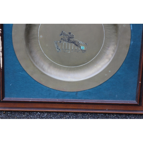 385 - VINTAGE HORSE RACING TRAY IN FRAME
65 X 65CM