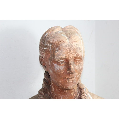 821 - VINTAGE BUST (MQ)
49 X 56CM