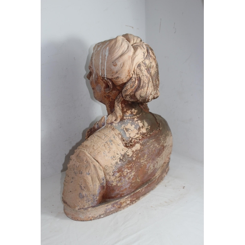 821 - VINTAGE BUST (MQ)
49 X 56CM