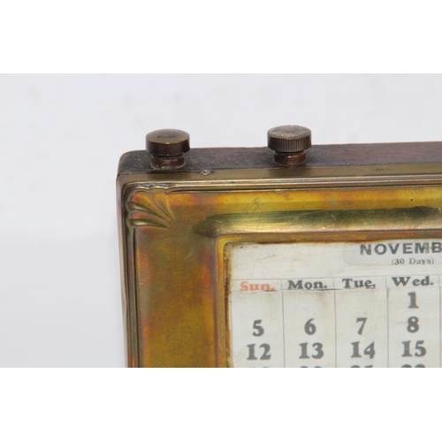 829 - VINTAGE PERPETUAL CALENDAR
21 X 15CM