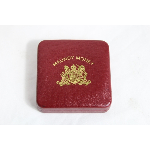 910 - MAUNDY MONEY SET AND DIAMOND JUBILEE COIN