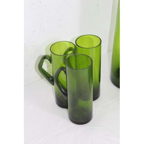 265 - VINTAGE GREEN LEMONADE JUG AND GLASSES