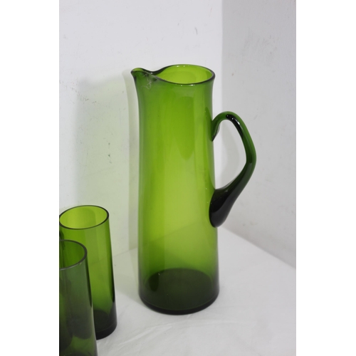 265 - VINTAGE GREEN LEMONADE JUG AND GLASSES