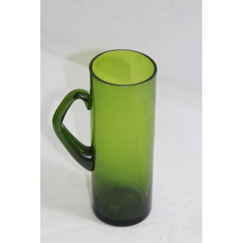 265 - VINTAGE GREEN LEMONADE JUG AND GLASSES