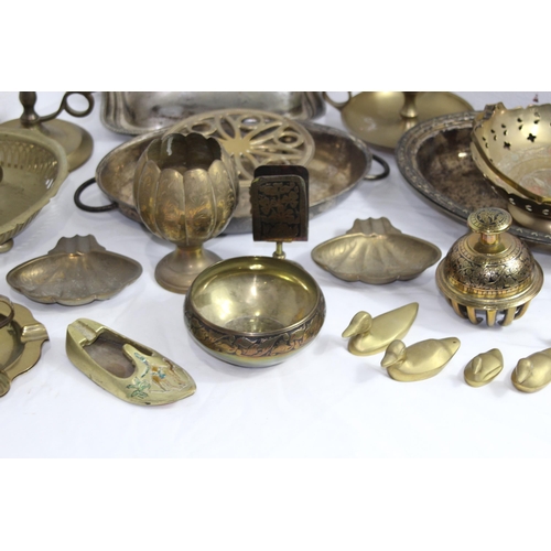 445 - LARGE QUANTITY OF METALWARE