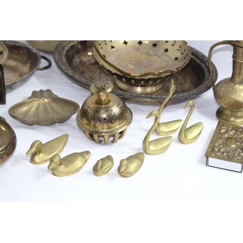 445 - LARGE QUANTITY OF METALWARE