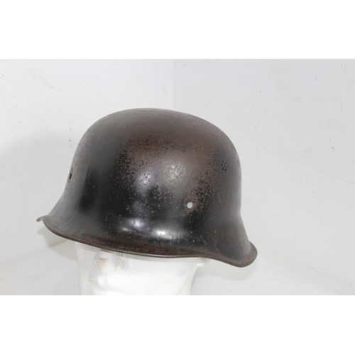 735 - WW2 GERMAN FIREMANS HELMET