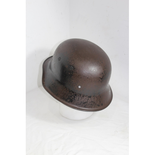 735 - WW2 GERMAN FIREMANS HELMET