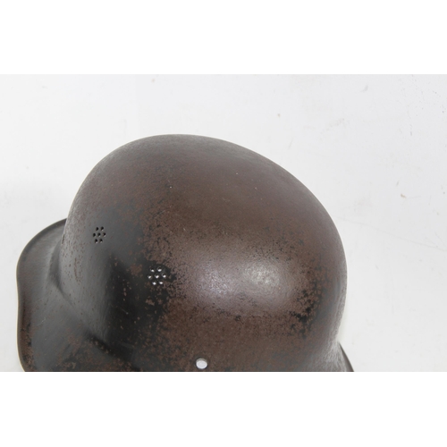 735 - WW2 GERMAN FIREMANS HELMET