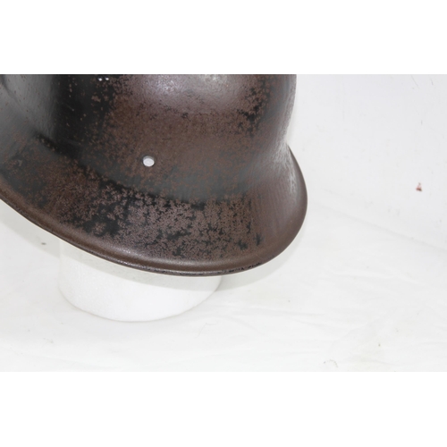 735 - WW2 GERMAN FIREMANS HELMET