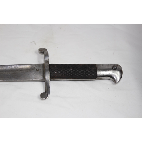 737 - WW2 GERMAN SWORD BAYONET