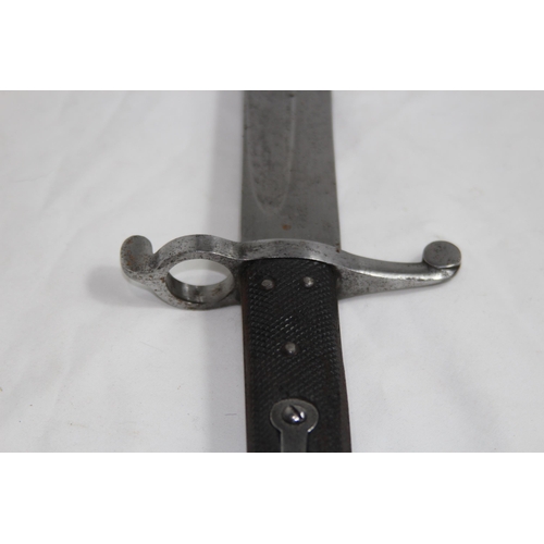 737 - WW2 GERMAN SWORD BAYONET