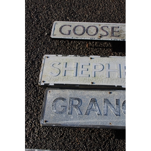 426 - QUANTITY OF VINTAGE ROAD SIGNS  x5
117CM