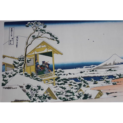 185 - QUANTITY OF JAPANESE PRINTS
45 x 30cm