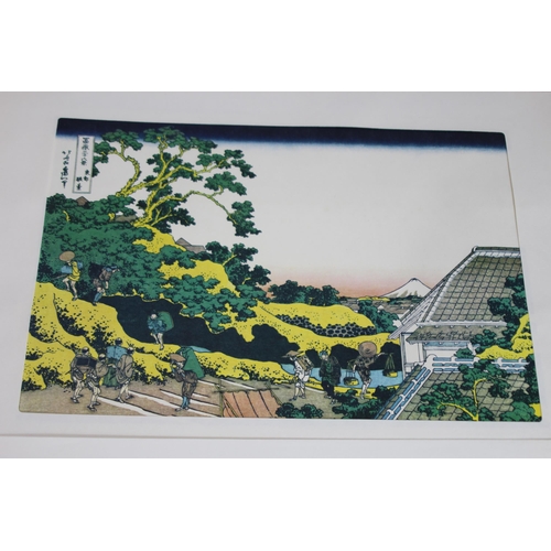 185 - QUANTITY OF JAPANESE PRINTS
45 x 30cm