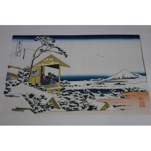 185 - QUANTITY OF JAPANESE PRINTS
45 x 30cm