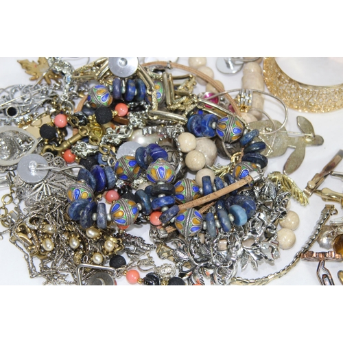 462 - LARGE QUANTITY OF COSTUME JEWELLERY ETC