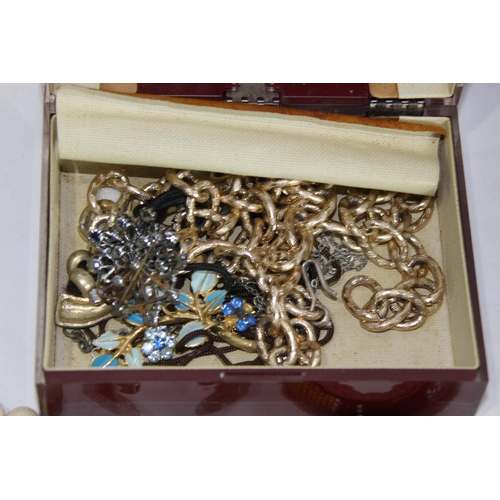 462 - LARGE QUANTITY OF COSTUME JEWELLERY ETC