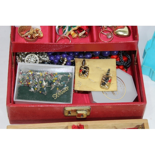 462 - LARGE QUANTITY OF COSTUME JEWELLERY ETC