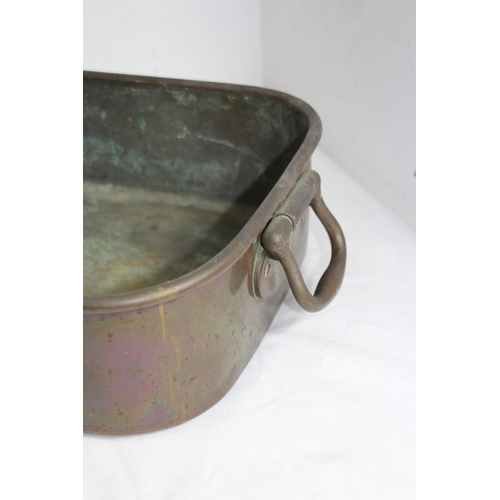 483 - LARGE VINTAGE  COPPER ROASTING DISH 
50 X 13 X 35CM