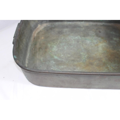 483 - LARGE VINTAGE  COPPER ROASTING DISH 
50 X 13 X 35CM