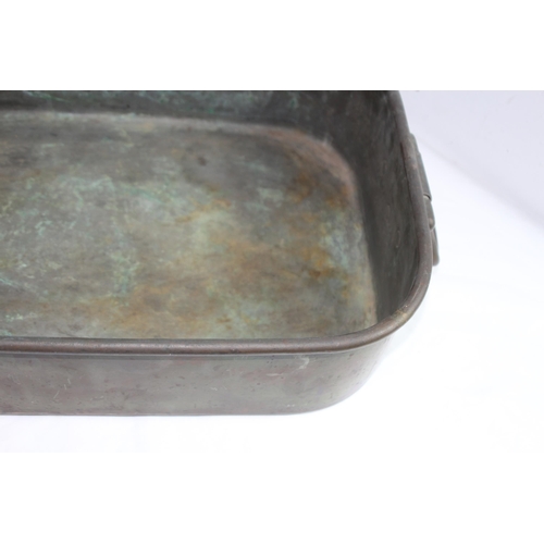 483 - LARGE VINTAGE  COPPER ROASTING DISH 
50 X 13 X 35CM