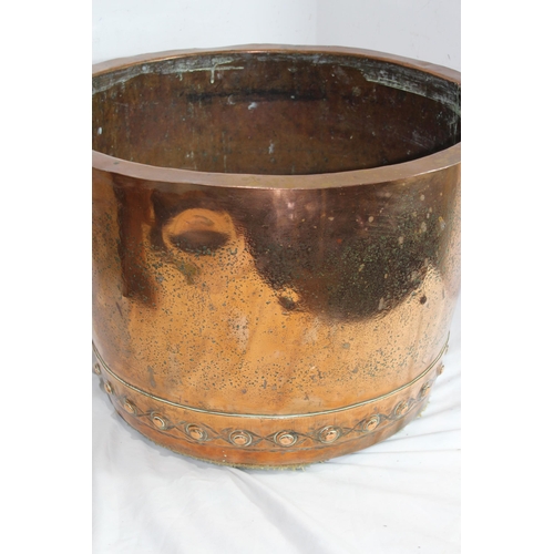 490 - LARGE VINTAGE COPPER POT
52 X 36CM