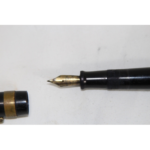 835 - VINTAGE UNIQUE FOUNTAIN PEN WITH 14CT GOLD NIB