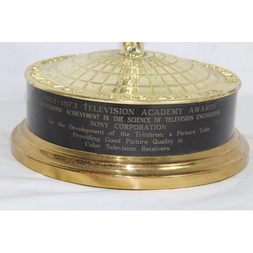 842 - VINTAGE 1972 - 1973 TOP TIER EMMY AWARD AWARDED TO SONY CORPORATION
39 X 20CM