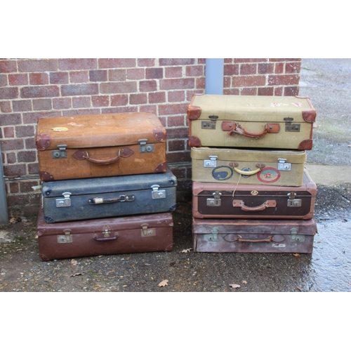 98 - 7 X VINTAGE LEATHER SUITCASES
40 X 54CM