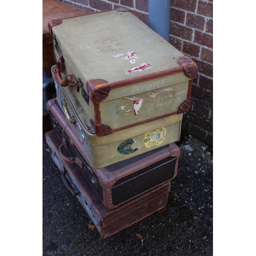 98 - 7 X VINTAGE LEATHER SUITCASES
40 X 54CM