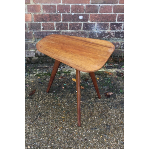 15 - VINTAGE MID CENTRY MODERN SMALL SIDE COFFEE TABLE
51 x 40 x 49CM