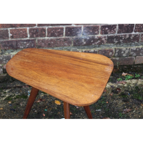 15 - VINTAGE MID CENTRY MODERN SMALL SIDE COFFEE TABLE
51 x 40 x 49CM