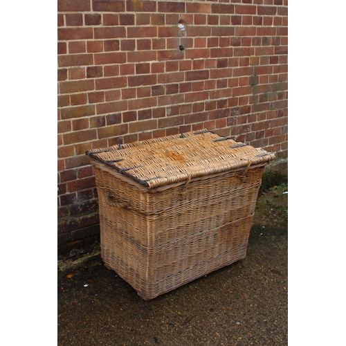 20 - LARGE VINTAGE MILL BASKET ON WOODEN WHEEL RUNNERS WITH LOCKING PEG
87 X 66 X 76CM