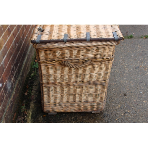 20 - LARGE VINTAGE MILL BASKET ON WOODEN WHEEL RUNNERS WITH LOCKING PEG
87 X 66 X 76CM