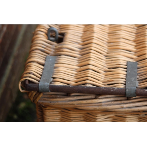 20 - LARGE VINTAGE MILL BASKET ON WOODEN WHEEL RUNNERS WITH LOCKING PEG
87 X 66 X 76CM