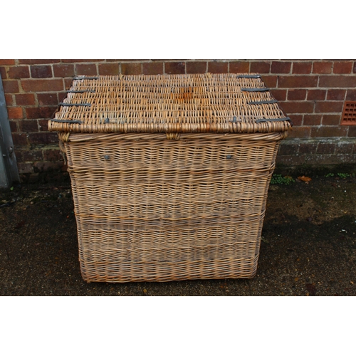 20 - LARGE VINTAGE MILL BASKET ON WOODEN WHEEL RUNNERS WITH LOCKING PEG
87 X 66 X 76CM