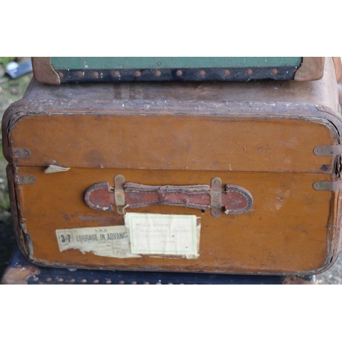 37 - 3 X VINTAGE LUGGAGE TRUNKS 
90 X 50 X 34CM