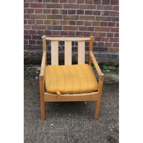 81 - RETRO BLONDE ERCOL EASY CHAIR 
60 X 67 X 56CM