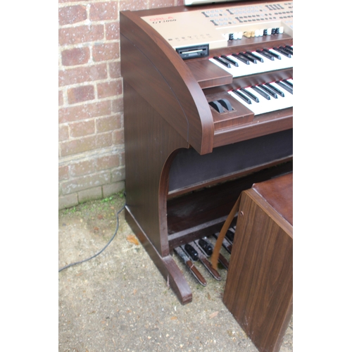 642 - VINTAGE ORLA ELECTRIC ORGAN GWO
116 X 59 X 92CM