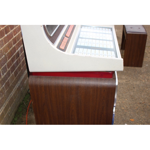 643 - VINTAGE WURLITZER JUKE BOX   
88 X 64 X 112CM