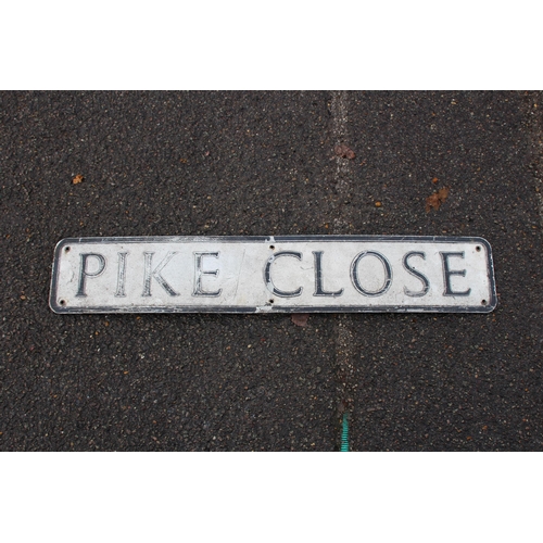 898 - VINTAGE PIKE CLOSE ROAD SIGN 
85 X 15CM