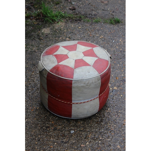 111 - RETRO POUFFE
40 X 30CM