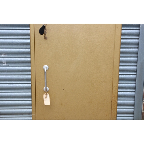 122 - VINTAGE GUN SAFE  WITH KEYS
60 X 42 X 137CM