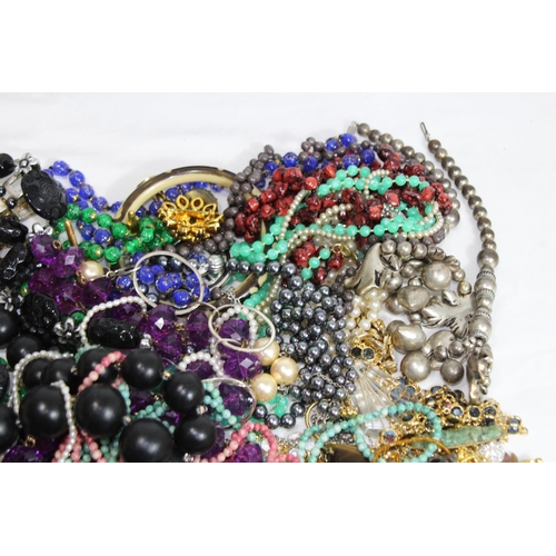 498 - QUANTITY OF COSTUME JEWELLERY