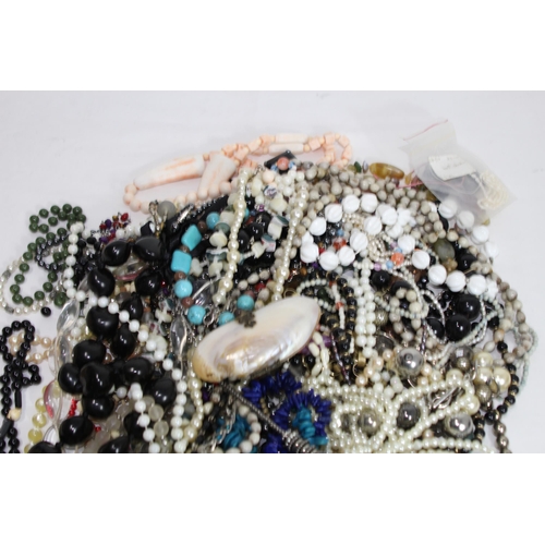 499 - QUANTITY OF COSTUME JEWELLERY