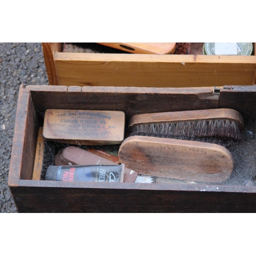 513 - 3 X SHOE CLEANING KITS