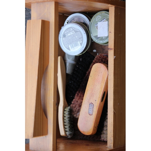 513 - 3 X SHOE CLEANING KITS