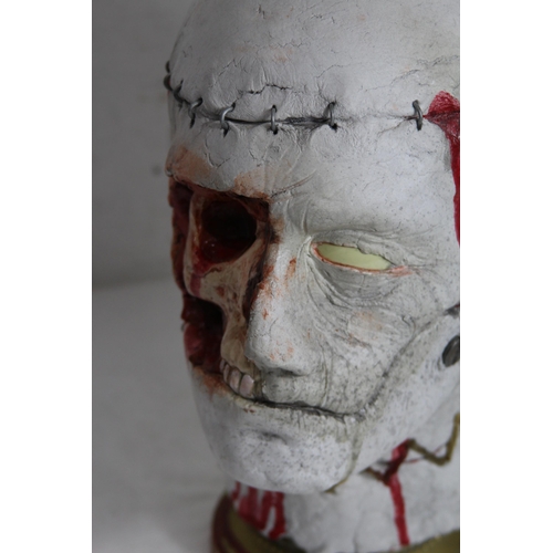 516 - HORROR HEAD SCULPTURE 
32 X 23CM